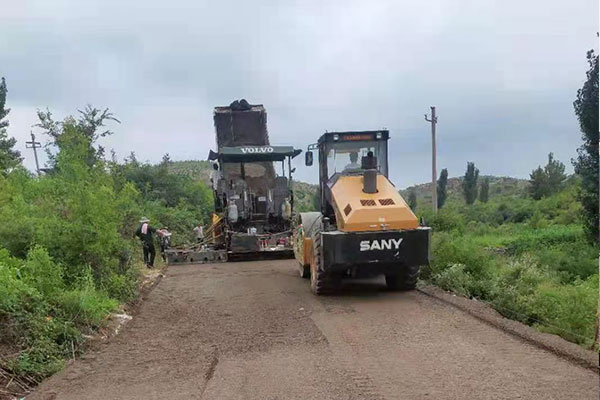 挖掘機租賃公司應(yīng)該注意什么